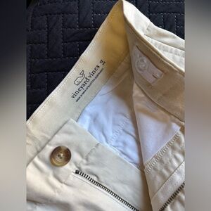 Cream Vinyard Vines khaki pants